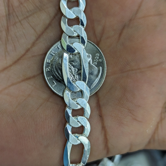 925 Sterling Silver Figaro Chain 10mm 24 inches - Picture 11 of 12